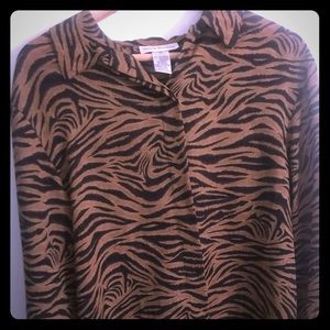 🐯 Beautiful tiger print blouse!  #LSU
